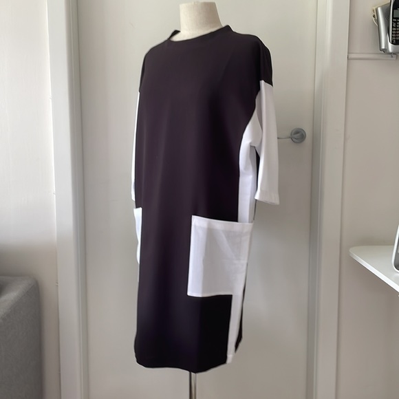 YouYou Statement Black and White Boxy Pocket Dress with Long Sleeves - Picture 5 of 15